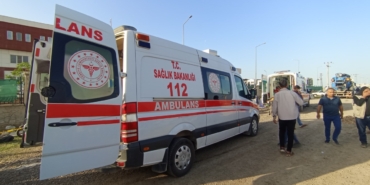 Şanlıurfa'da kanalizasyon kazısı sırasında toprak altında kalan işçiler aranıyor 40 Şanlıurfa'da kanalizasyon kazısı sırasında toprak altında kalan işçiler aranıyor