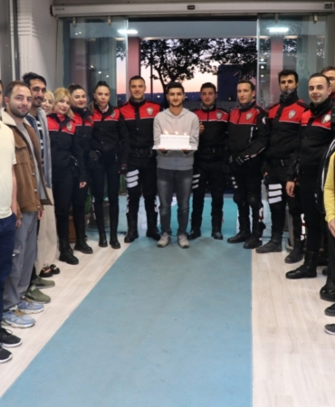 Şanlıurfa'da kavga ihbarına giden polislere sürpriz kutlama