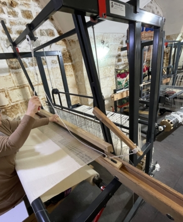 Şanlıurfalı kadınlar ehram dokumasını günlük yaşama uyarladı