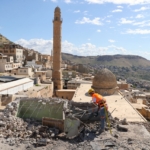 Tarihi kent Mardin'in dokusunu bozan betonarme binaların yıkımına yeniden başlandı 13 Tarihi kent Mardin'in dokusunu bozan betonarme binaların yıkımına yeniden başlandı