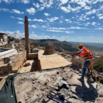 Tarihi kent Mardin'in dokusunu bozan betonarme binaların yıkımına yeniden başlandı 8 Tarihi kent Mardin'in dokusunu bozan betonarme binaların yıkımına yeniden başlandı