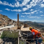 Tarihi kent Mardin'in dokusunu bozan betonarme binaların yıkımına yeniden başlandı 7 Tarihi kent Mardin'in dokusunu bozan betonarme binaların yıkımına yeniden başlandı