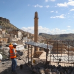 Tarihi kent Mardin'in dokusunu bozan betonarme binaların yıkımına yeniden başlandı 4 Tarihi kent Mardin'in dokusunu bozan betonarme binaların yıkımına yeniden başlandı