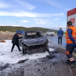 Gaziantep'te seyir halindeki otomobil yandı 4 Gaziantep'te seyir halindeki otomobil yandı
