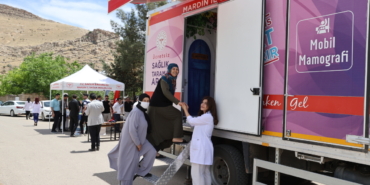 Mardin'de mobil mamografi aracıyla kırsaldaki 1000 kadına hizmet verildi 46 Mardin'de mobil mamografi aracıyla kırsaldaki 1000 kadına hizmet verildi