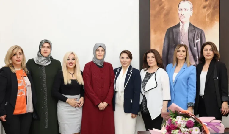 Anneler Günü Arifesinde Anlamlı Buluşma: Kadınlar El Ele, Yürek Yüreğe 96 resim
