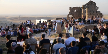 Tarihi Zerzevan Kalesi'nde "Yıldızlar Altında Bilim ve Sanat" etkinliği düzenlendi 47 Tarihi Zerzevan Kalesi'nde "Yıldızlar Altında Bilim ve Sanat" etkinliği düzenlendi