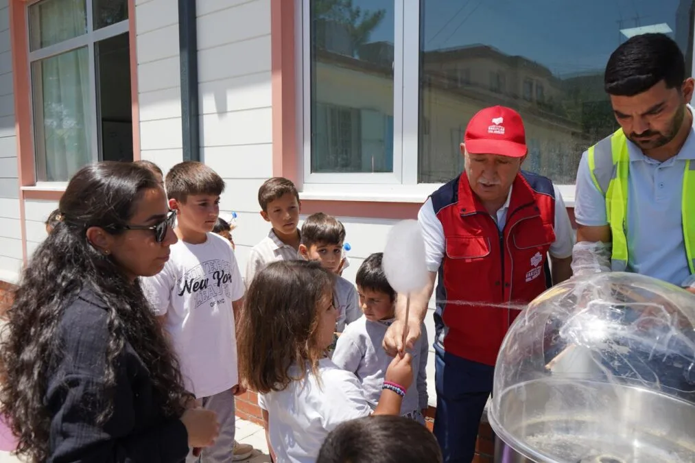 Gaziantep Vakıflar Bölge Müdürlüğü Depremzede Öğrencilerin Karne Sevincine Ortak Oldu 1 327269dd b0ce 495c ac79 0d472ce335dd