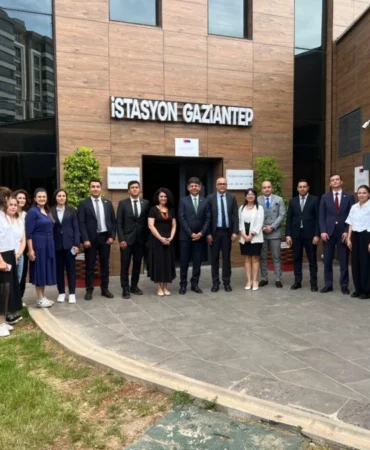 BÜYÜKŞEHİR’DEN YOĞUN VE VERİMLİ BİR HAFTA  82 İSTASYON GAZİANTEP’TE “DOĞAL AFET MAĞDURLARINI DESTEKLEMEK YARDIM GÖREVLİLERİ İÇİN RUH SAĞLIĞI FARKINDALIK EĞİTİMİ”