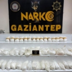 Gaziantep'te araçta uyuşturucu ele geçirilmesine ilişkin 2 şüpheli tutuklandı 4 Gaziantep'te araçta uyuşturucu ele geçirilmesine ilişkin 2 şüpheli tutuklandı