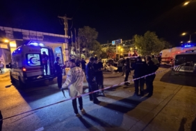 Gaziantep'te otomobil ile hafif ticari araç çarpıştı, 3 kişi öldü, 5 kişi yaralandı