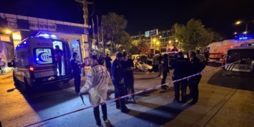 Gaziantep'te otomobil ile hafif ticari araç çarpıştı, 3 kişi öldü, 5 kişi yaralandı 41 Gaziantep'te otomobil ile hafif ticari araç çarpıştı, 3 kişi öldü, 5 kişi yaralandı