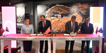 Gaziantep'te Türkiye ile Azerbaycan sayıştayları arasında protokol imzalandı 7 Gaziantep'te Türkiye ile Azerbaycan sayıştayları arasında protokol imzalandı