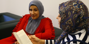 Görme engelli Rümeysa'nın dünyası okuyup-yazarak aydınlanıyor
