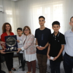 Büyükşehir Belediye Başkanı Şahin, YKS ve LGS Türkiye birincilerini ziyaret etti 5 Büyükşehir Belediye Başkanı Şahin, YKS ve LGS Türkiye birincilerini ziyaret etti