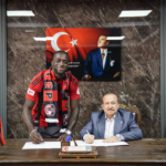 Gaziantep FK, Surinamlı savunma oyuncusu Myenty Abena'yı renklerine bağladı 4 Gaziantep FK, Surinamlı savunma oyuncusu Myenty Abena'yı renklerine bağladı