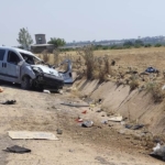 Gaziantep'te takla atan hafif ticari aracın sürücüsü öldü 4 Gaziantep'te takla atan hafif ticari aracın sürücüsü öldü