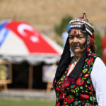 Anadolu kadınları yöresel kıyafetleriyle Malazgirt Zaferi kutlamalarını renklendirdi 13 Anadolu kadınları yöresel kıyafetleriyle Malazgirt Zaferi kutlamalarını renklendirdi