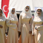 Anadolu kadınları yöresel kıyafetleriyle Malazgirt Zaferi kutlamalarını renklendirdi 6 Anadolu kadınları yöresel kıyafetleriyle Malazgirt Zaferi kutlamalarını renklendirdi