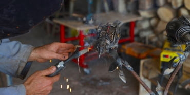 Doğa bilinci için metal atıklarla nesli tükenen Kauai kuşu heykeli yaptı 44 Doğa bilinci için metal atıklarla nesli tükenen Kauai kuşu heykeli yaptı