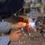 Doğa bilinci için metal atıklarla nesli tükenen Kauai kuşu heykeli yaptı 13 Doğa bilinci için metal atıklarla nesli tükenen Kauai kuşu heykeli yaptı