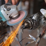 Doğa bilinci için metal atıklarla nesli tükenen Kauai kuşu heykeli yaptı 18 Doğa bilinci için metal atıklarla nesli tükenen Kauai kuşu heykeli yaptı
