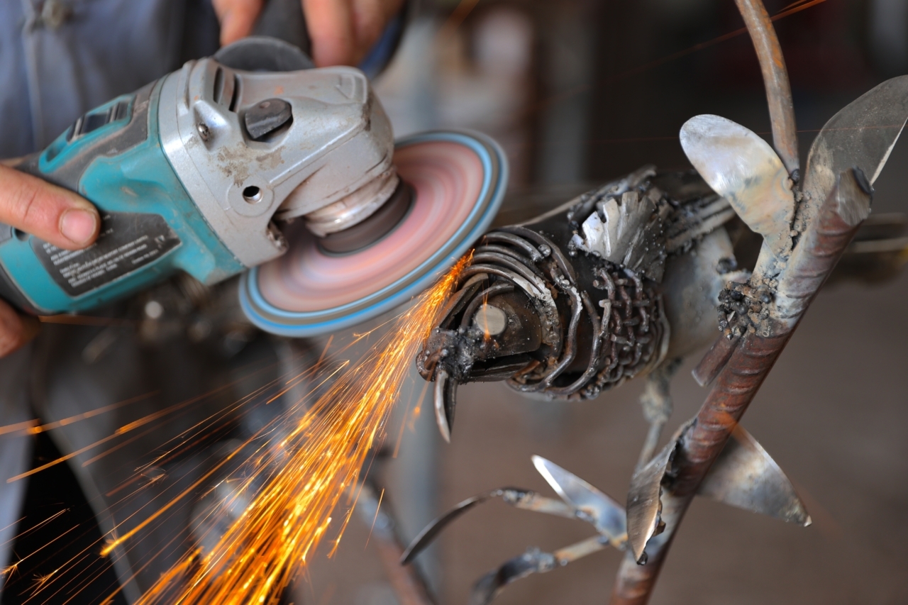 Doğa bilinci için metal atıklarla nesli tükenen Kauai kuşu heykeli yaptı