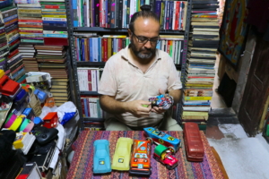 Gaziantepli sahafın oyuncak merakı iş yerini oyuncak müzesine çevirdi