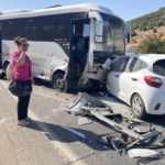 Gaziantep'te 3 aracın karıştığı kazada 1 kişi öldü, 3 kişi yaralandı 4 Gaziantep'te 3 aracın karıştığı kazada 1 kişi öldü, 3 kişi yaralandı