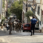Gaziantep'te 40 yıl kesinleşmiş hapis cezası bulunan hükümlü yakalandı 5 Gaziantep'te 40 yıl kesinleşmiş hapis cezası bulunan hükümlü yakalandı