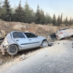 Gaziantep'te iki otomobilin çarpıştığı kazada 3 kişi öldü, 3 kişi yaralandı 4 Gaziantep'te iki otomobilin çarpıştığı kazada 3 kişi öldü, 3 kişi yaralandı