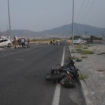 Gaziantep'te otomobille motosikletin çarpışması sonucu 1 kişi öldü, 3 kişi yaralandı 4 Gaziantep'te otomobille motosikletin çarpışması sonucu 1 kişi öldü, 3 kişi yaralandı