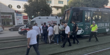 Gaziantep'te tramvayın çarptığı kişi yaralandı 91 Gaziantep'te tramvayın çarptığı kişi yaralandı