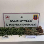 Gaziantep'te uyuşturucu operasyonunda yakalanan 5 zanlı tutuklandı 5 Gaziantep'te uyuşturucu operasyonunda yakalanan 5 zanlı tutuklandı