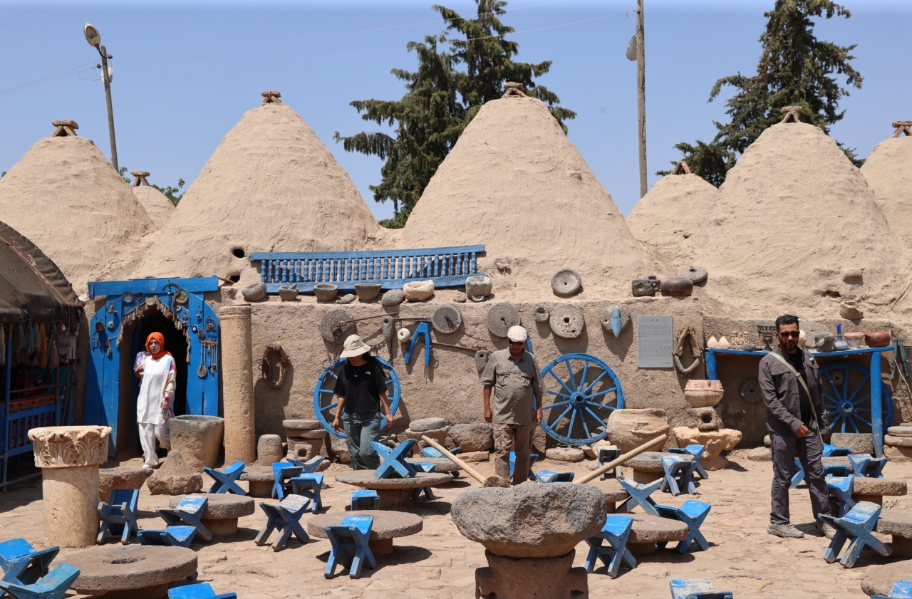 Harran'ın kubbeli evleri mimarisiyle kavurucu sıcakta serinlik yaşatıyor