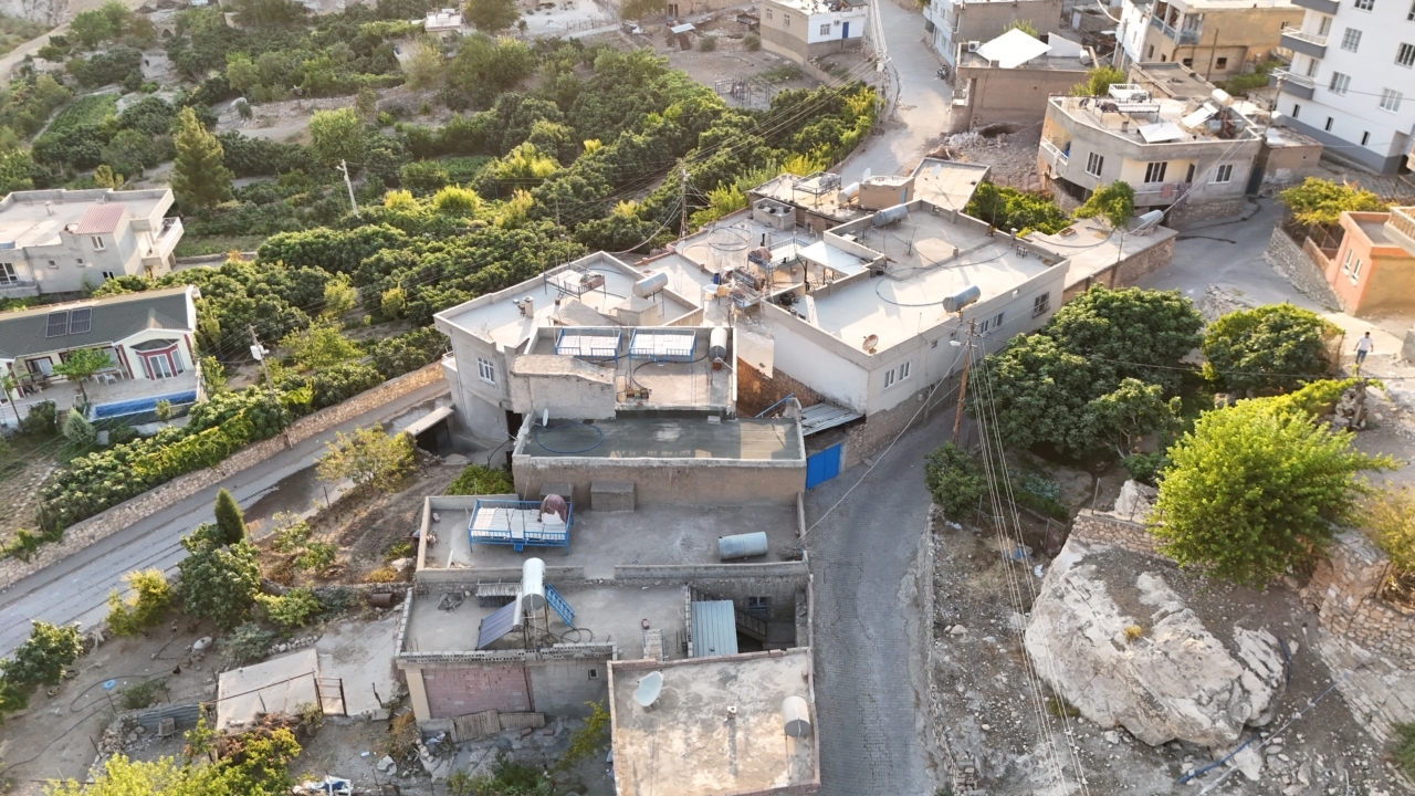 Mardin ve Batman'da sıcak havada "dam palas" keyfi