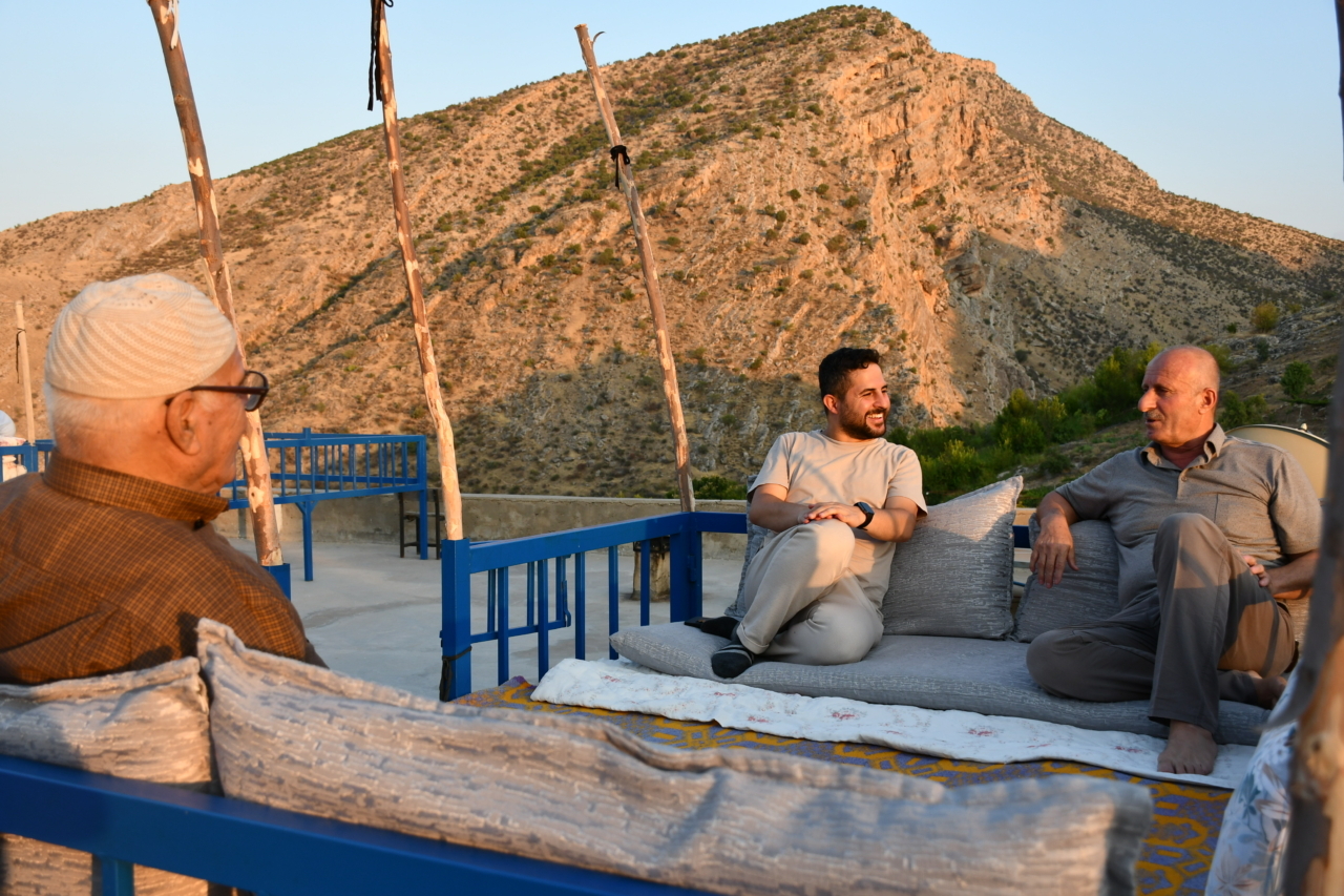 Mardin ve Batman'da sıcak havada "dam palas" keyfi