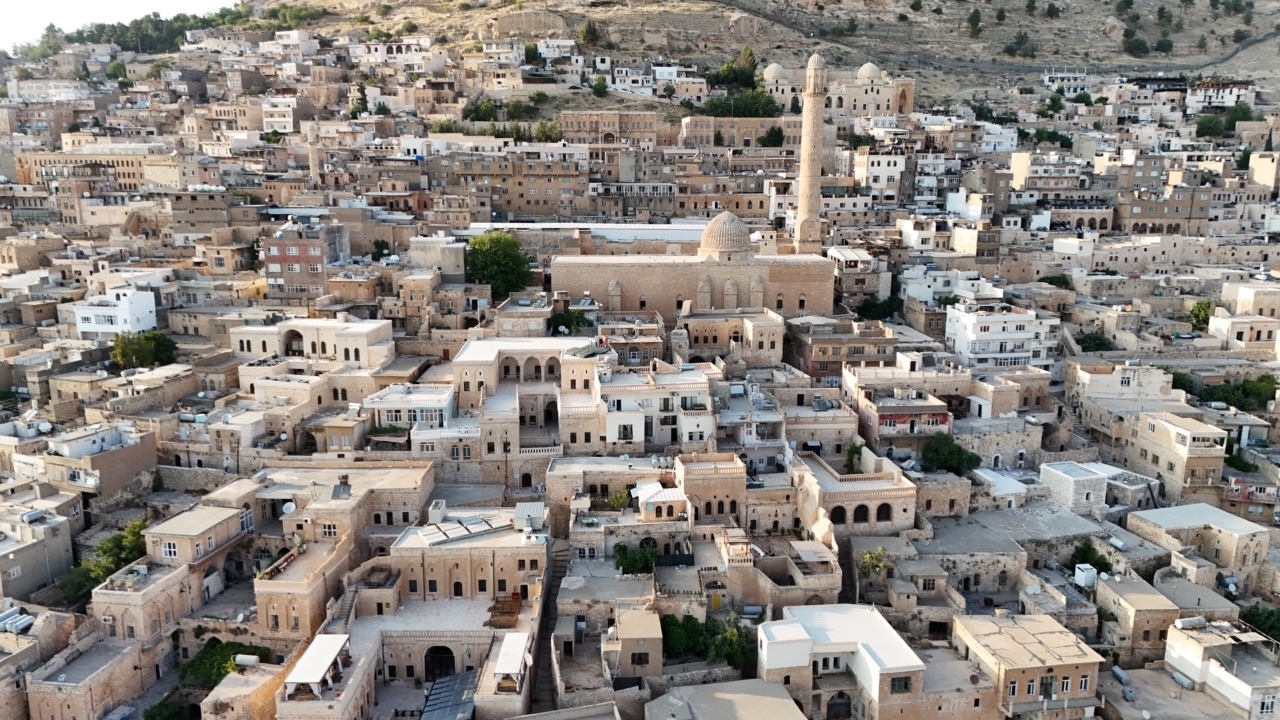Mardin ve Batman'da sıcak havada "dam palas" keyfi