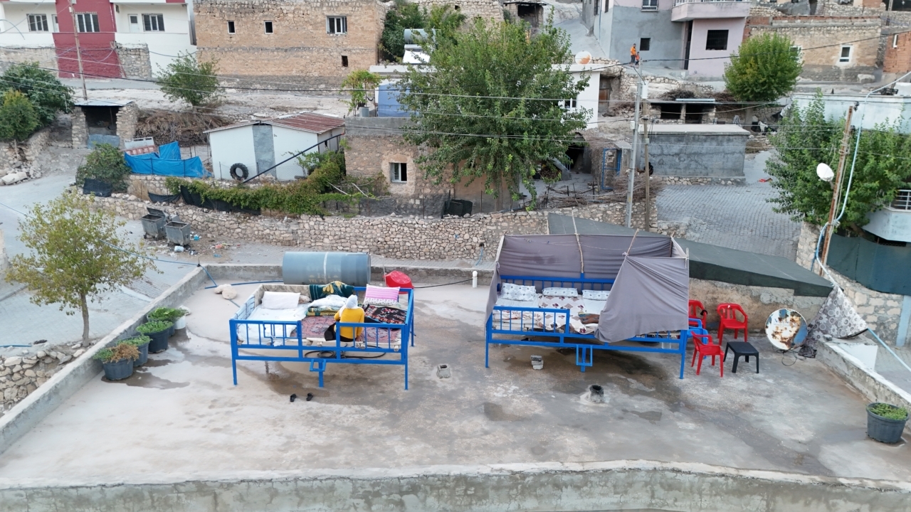 Mardin ve Batman'da sıcak havada "dam palas" keyfi