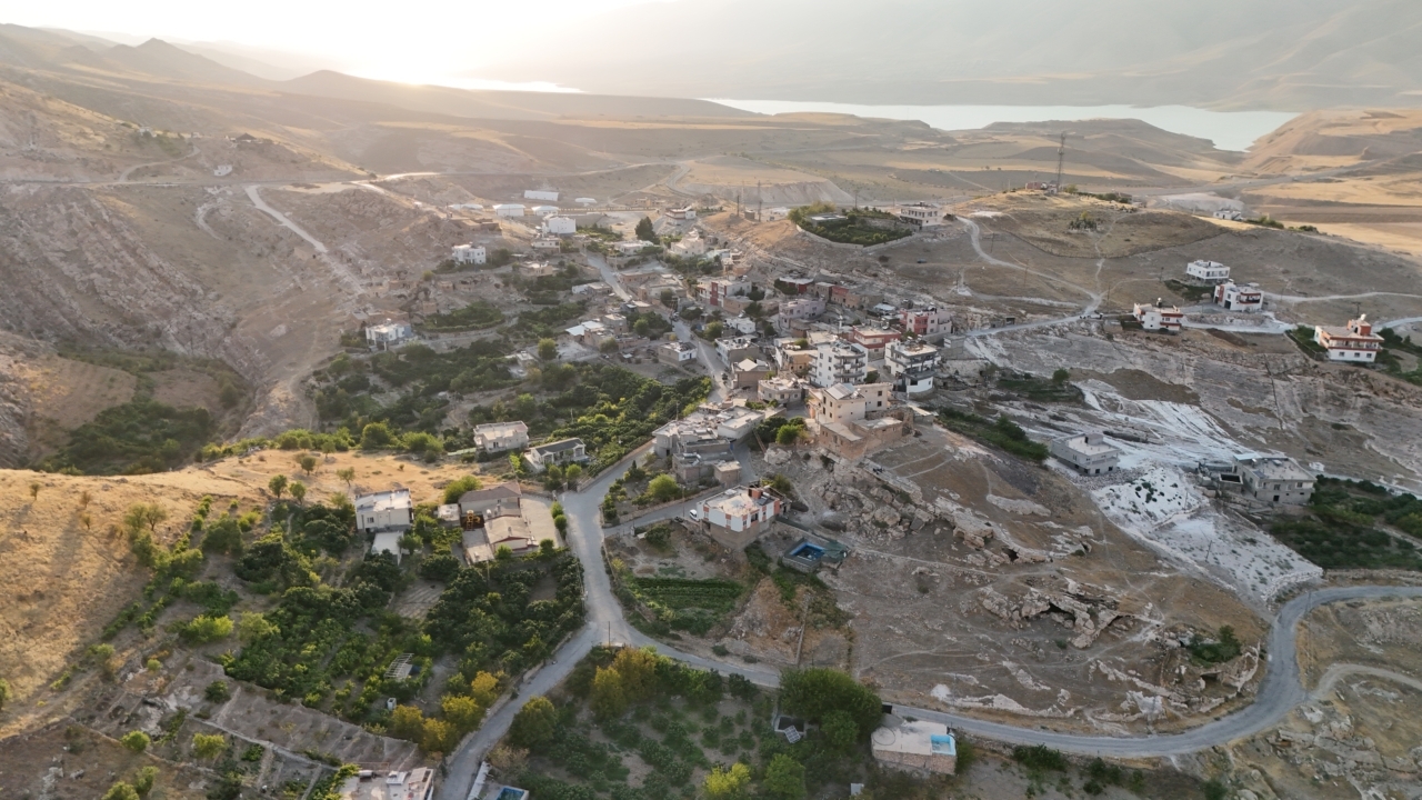 Mardin ve Batman'da sıcak havada "dam palas" keyfi