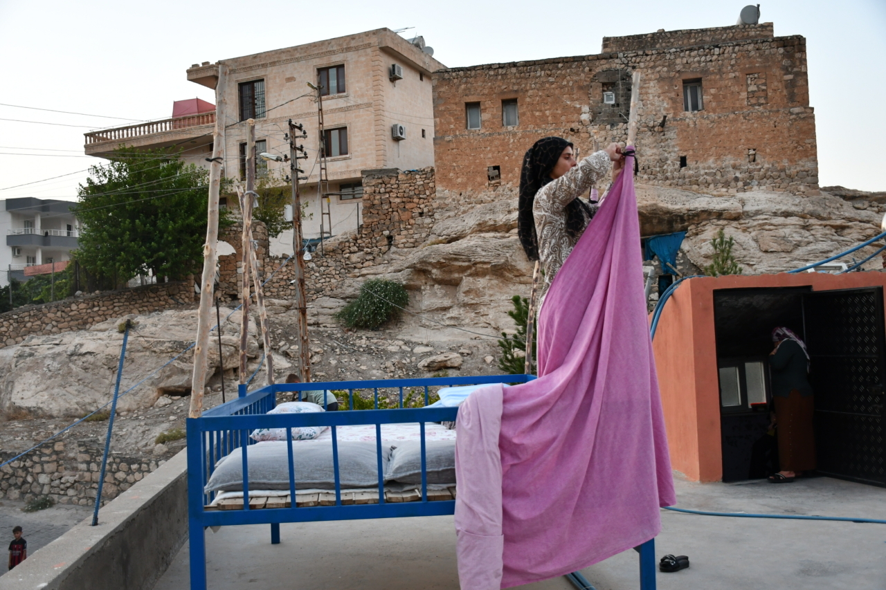 Mardin ve Batman'da sıcak havada "dam palas" keyfi