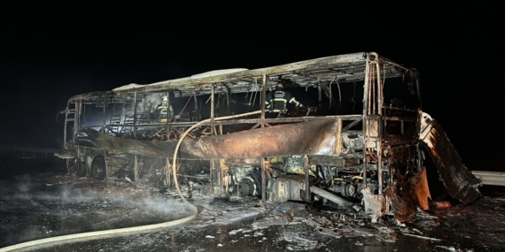 Tarsus-Adana-Gaziantep otoyolunda yolcu otobüsü yandı 20 Tarsus-Adana-Gaziantep otoyolunda yolcu otobüsü yandı