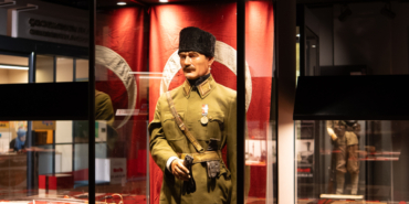 Atatürk'ün üniforması ve kılıcı Gaziantep'te sergileniyor