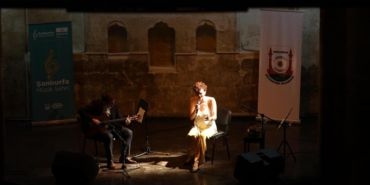 Avusturyalı müzisyen Phoebe Violet, Şanlıurfa'da konser verdi