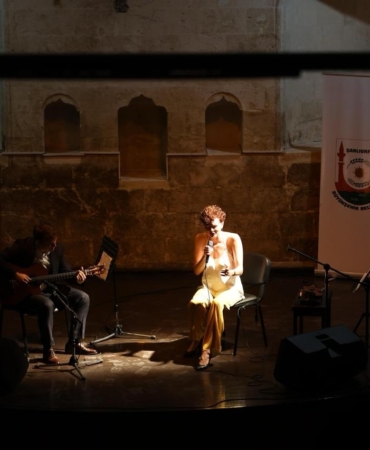 Avusturyalı müzisyen Phoebe Violet, Şanlıurfa'da konser verdi