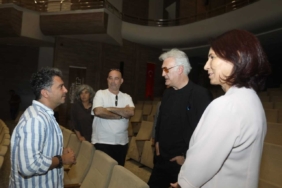 Devlet Tiyatroları Genel Müdürü Tamer Karadağlı, Gaziantep'te sahnelenecek oyunun provasını ziyaret etti