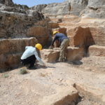 Diyarbakır'da eski taş ocağındaki arkeolojik kazıda 112 mezar bulundu