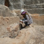Diyarbakır'da eski taş ocağındaki arkeolojik kazıda 112 mezar bulundu