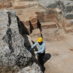 Diyarbakır'da eski taş ocağındaki arkeolojik kazıda 112 mezar bulundu