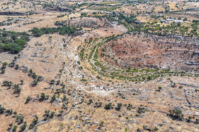 Diyarbakır'da eski taş ocağındaki arkeolojik kazıda 112 mezar bulundu